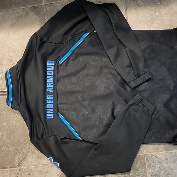 Under Armour long sleeve full zip - Picture 2 of 4